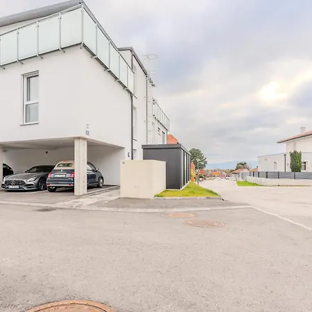Gneixendorf Exclusive Apartment *